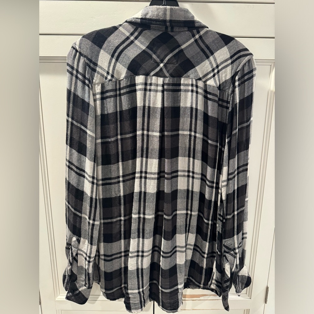 Rails Classic Black White and Gray Plaid Long Sleeve Button Down Flannel Shirt - Picture 4 of 5